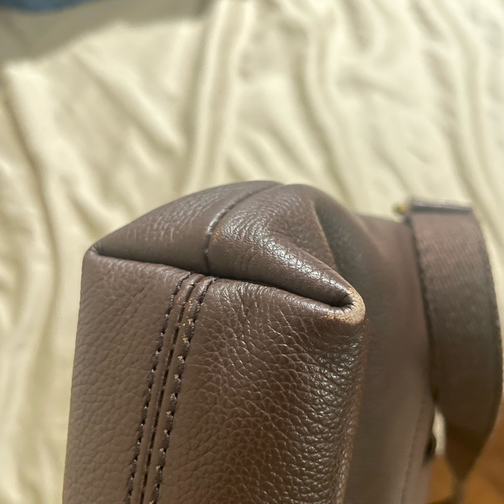 Fossil Brown Croc-Embossed Leather Crossbody Bag - Picture 11 of 13